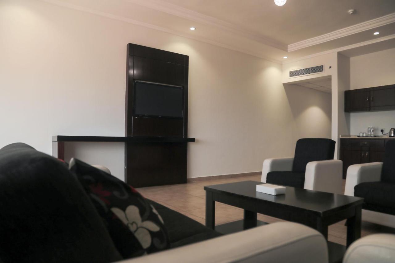 Sand Beach Suites Aparthotel